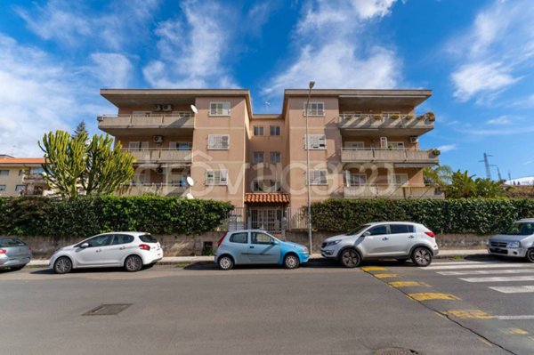 appartamento in vendita a Valverde(CT)