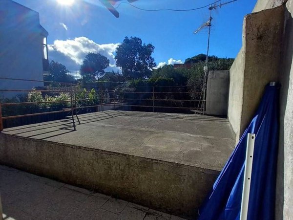 casa indipendente in vendita a Valverde(CT)