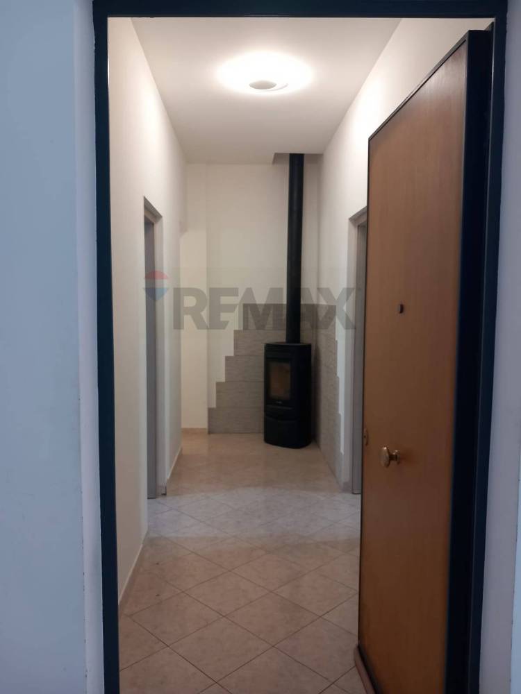 casa indipendente in vendita a Valverde(CT)