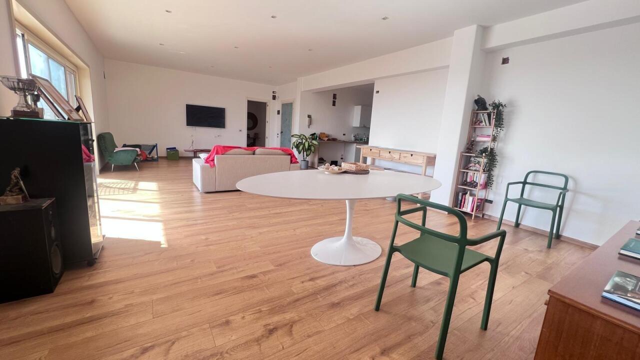 pentavano in vendita a Valverde(CT)