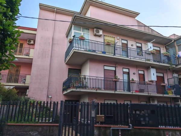 appartamento in vendita a Valverde(CT)