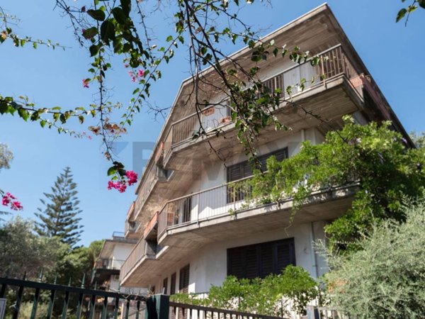 appartamento in vendita a Valverde(CT)