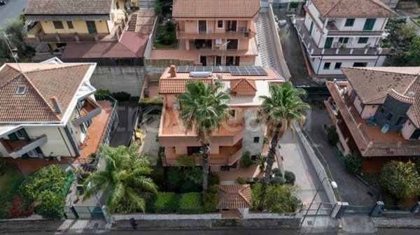 casa indipendente in vendita a Valverde(CT)