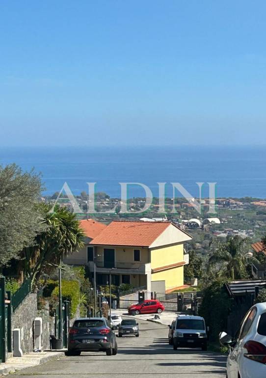 casa indipendente in vendita a Valverde(CT)