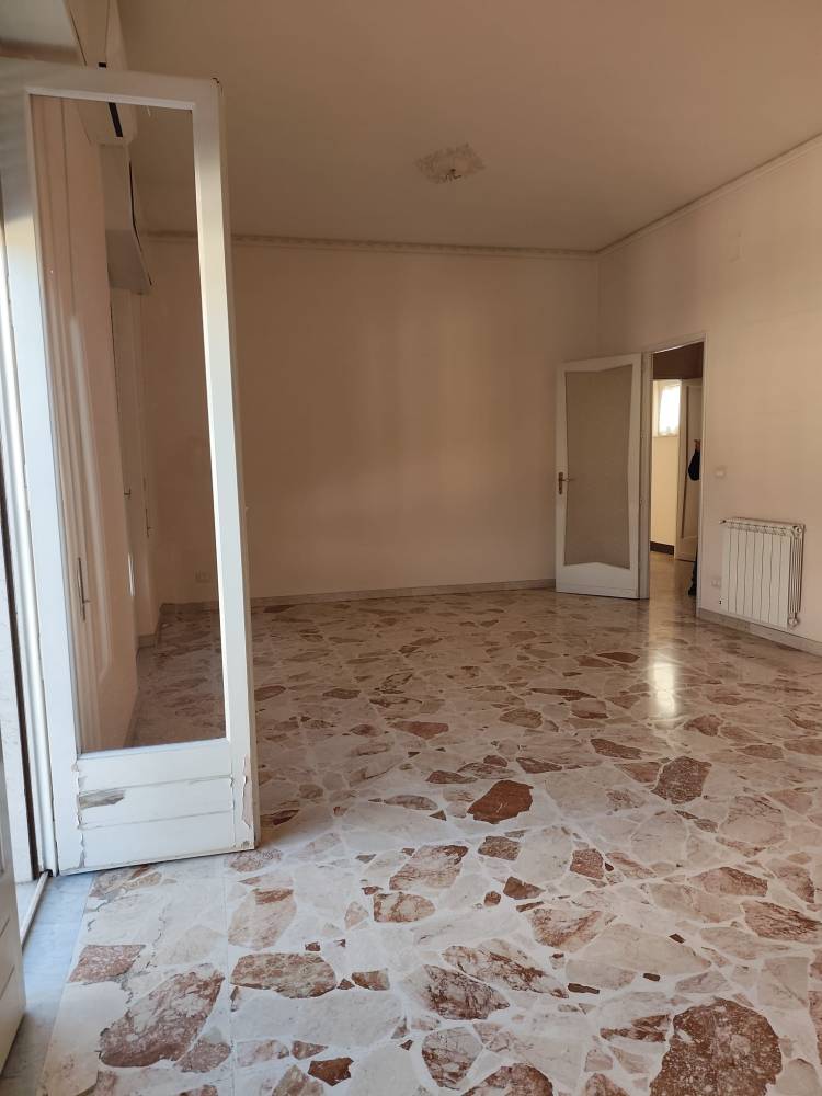 appartamento in vendita a Valverde(CT)