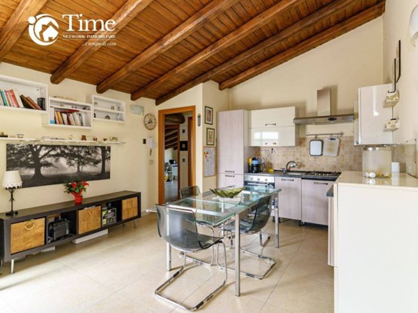 appartamento in vendita a Valverde(CT)