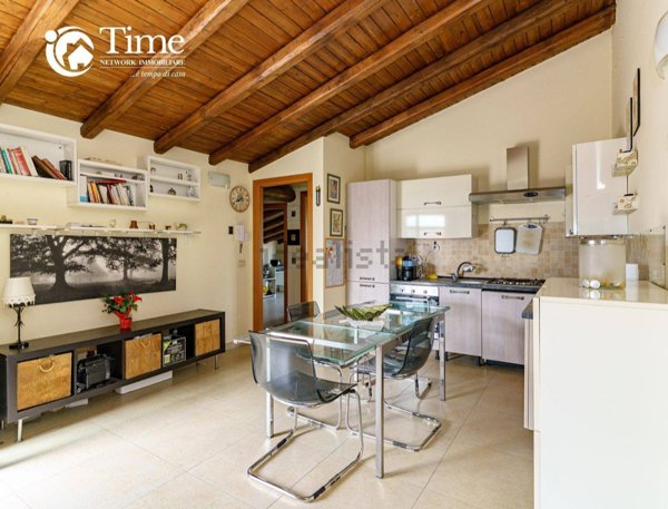 appartamento in vendita a Valverde(CT)