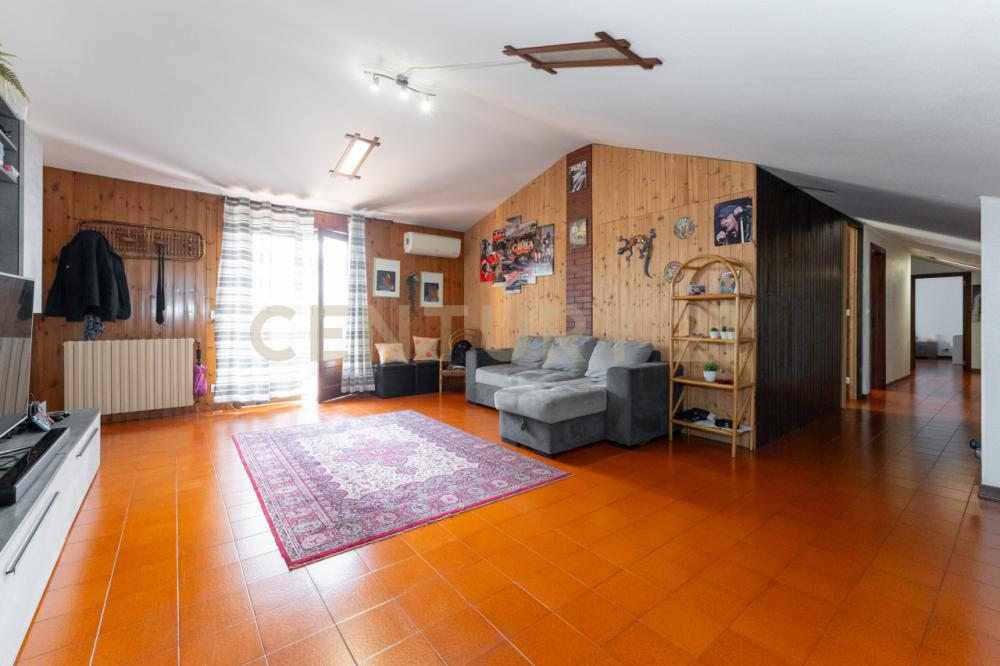 appartamento in vendita a Valverde(CT)