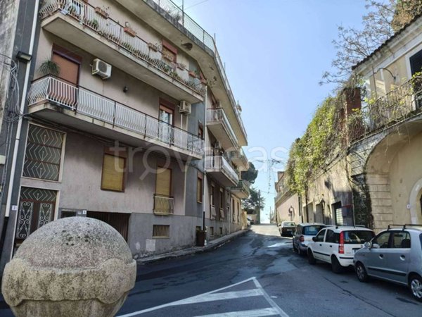 appartamento in vendita a Valverde(CT)