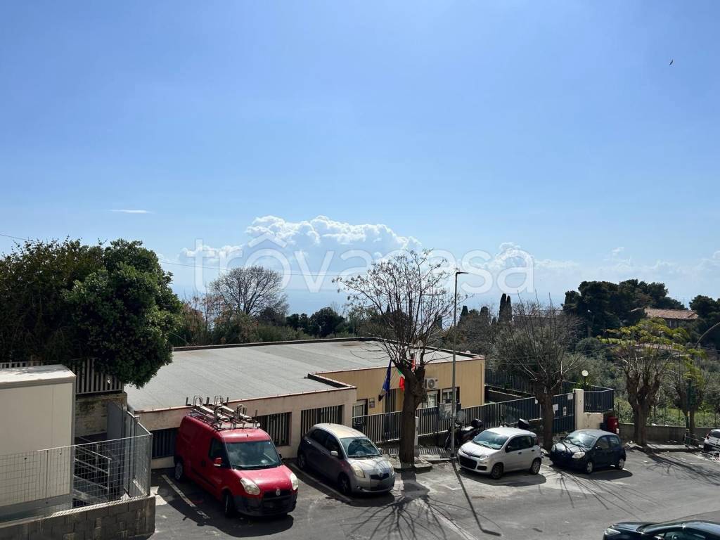 appartamento in vendita a Valverde(CT)