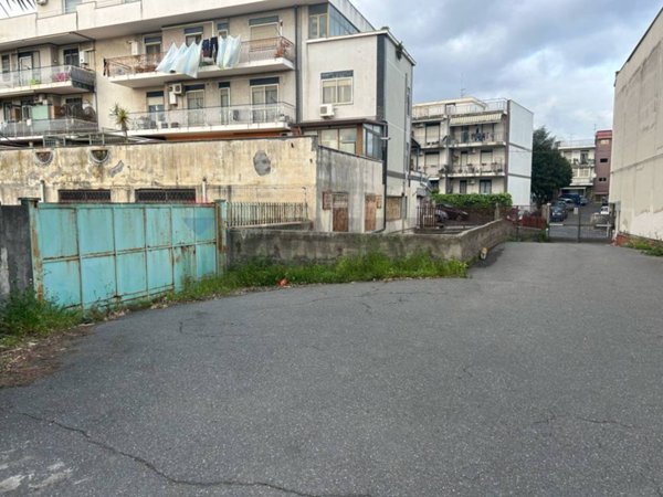 negozio in vendita a Valverde(CT)