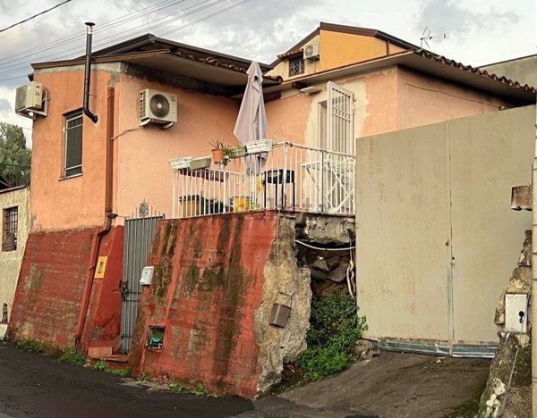 appartamento in vendita a Valverde(CT)