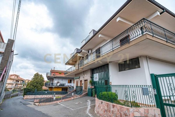 appartamento in vendita a Valverde(CT)