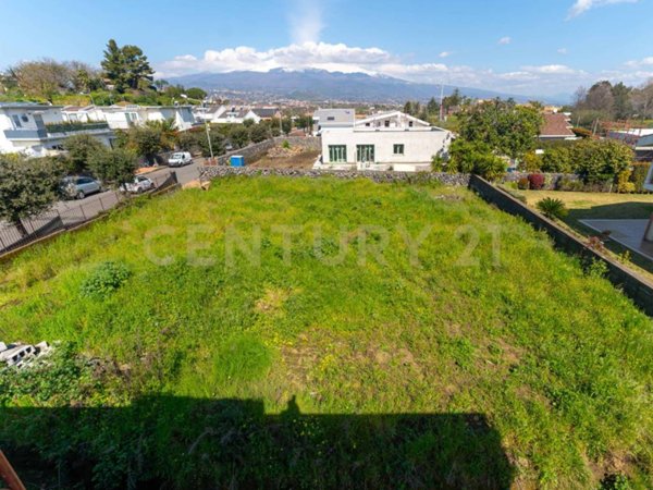 terreno edificabile in vendita a Valverde(CT)