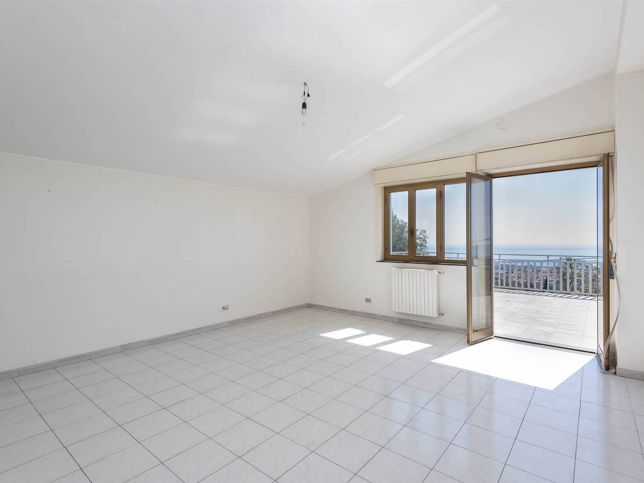 appartamento in vendita a Valverde(CT)