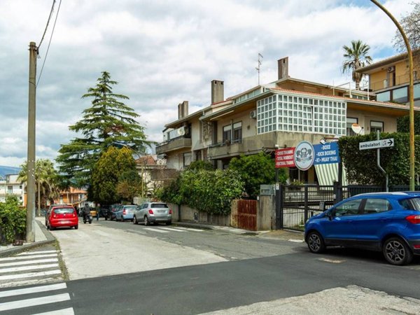 appartamento in vendita a Valverde(CT)