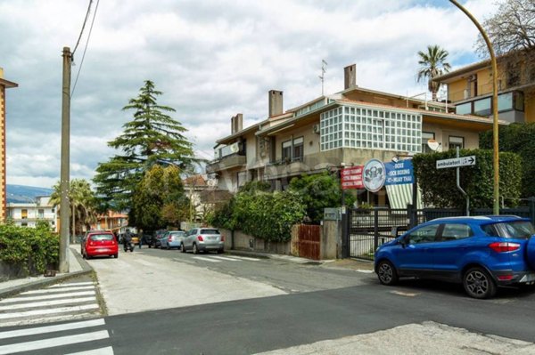 appartamento in vendita a Valverde(CT)