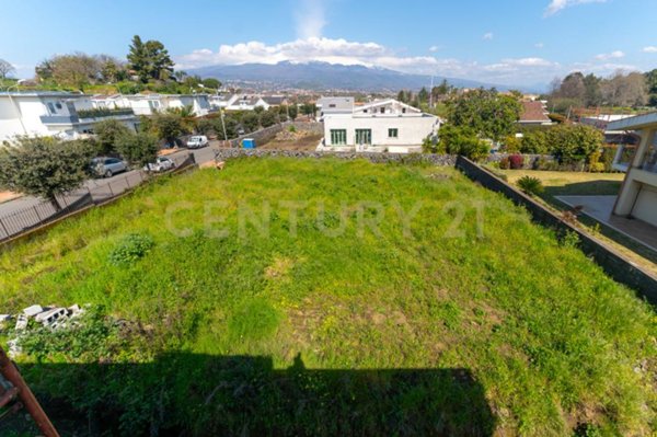 casa indipendente in vendita a Valverde(CT)