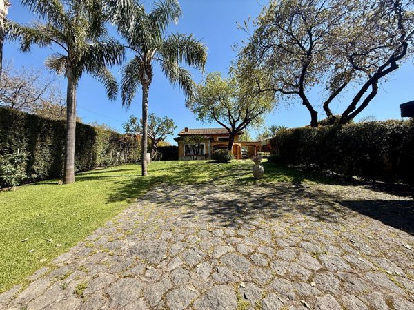 appartamento in vendita a Valverde(CT)