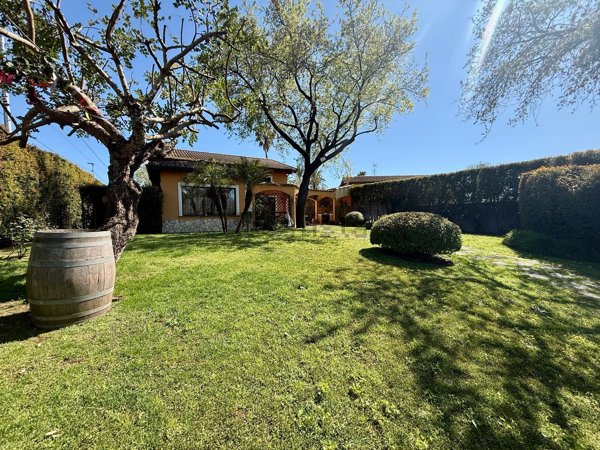 appartamento in vendita a Valverde(CT)