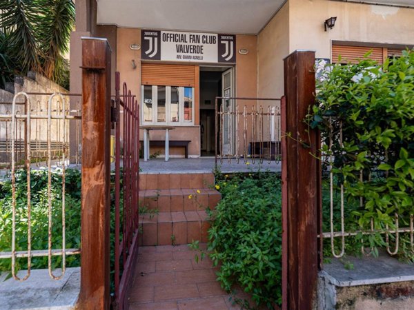 appartamento in vendita a Valverde(CT)