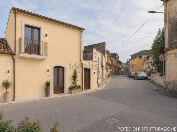 casa indipendente in vendita a Valverde(CT)