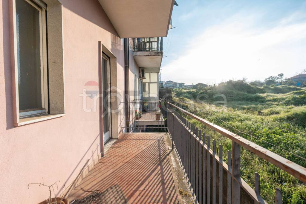 appartamento in vendita a Valverde(CT)