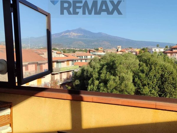 appartamento in vendita a Valverde(CT)
