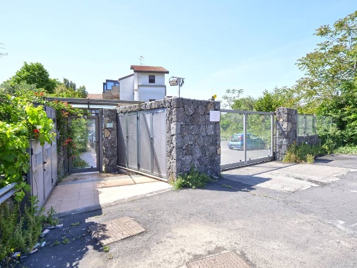 appartamento in vendita a Valverde(CT)