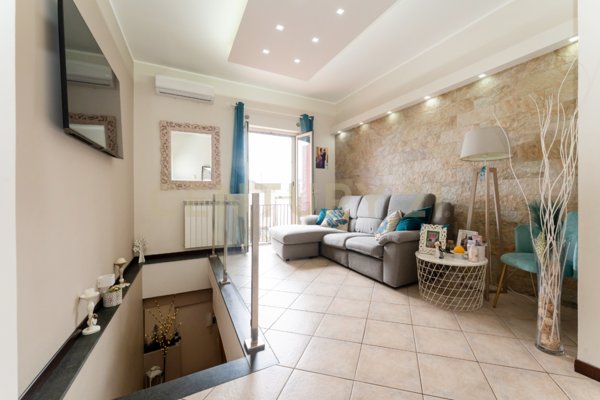 appartamento in vendita a Valverde(CT)