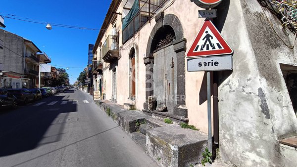 casa indipendente in vendita a Valverde(CT)