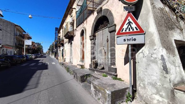 casa indipendente in vendita a Valverde(CT)
