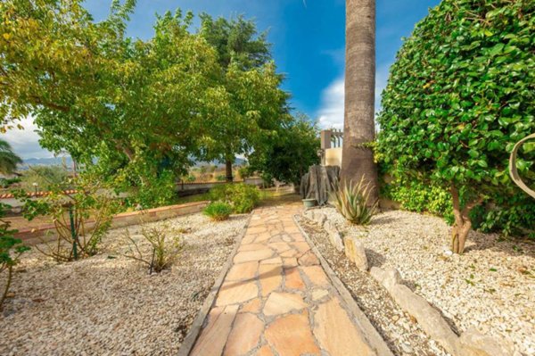 casa indipendente in vendita a Valverde(CT)