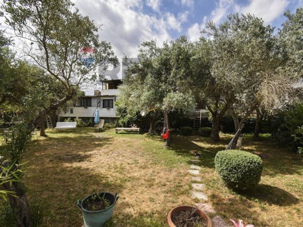 casa indipendente in vendita a Valverde(CT)