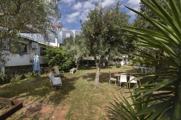 casa indipendente in vendita a Valverde(CT)