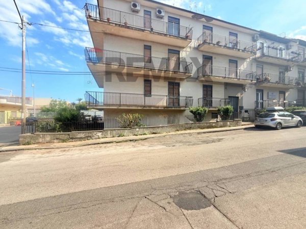appartamento in vendita a Valverde(CT)