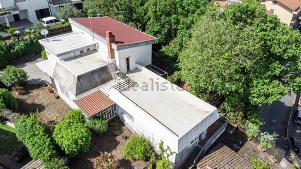 casa indipendente in vendita a Valverde(CT)