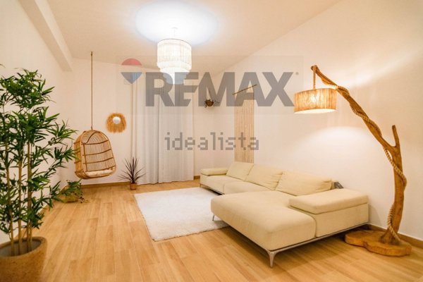 casa indipendente in vendita a Valverde(CT)