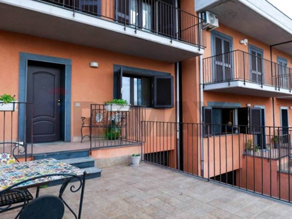 casa indipendente in vendita a Valverde(CT)