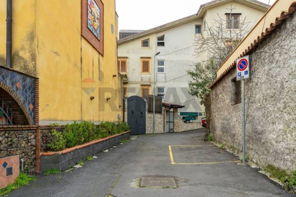 appartamento in vendita a Valverde(CT)