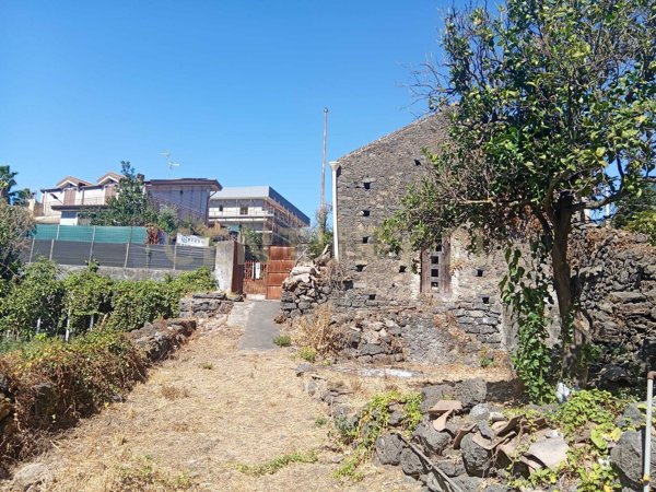 casale in vendita a Valverde(CT)