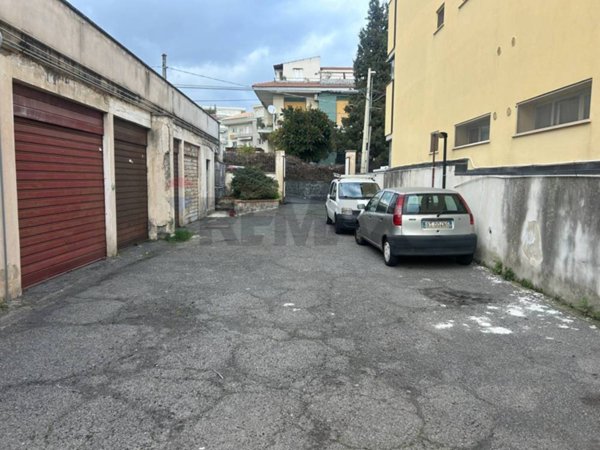 box auto in vendita a Valverde(CT)