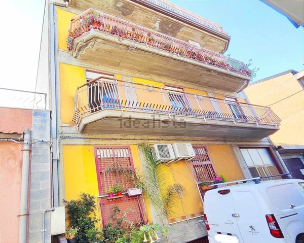 appartamento in vendita a Valverde(CT)