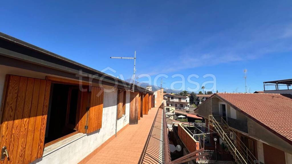 appartamento in vendita a Valverde(CT)