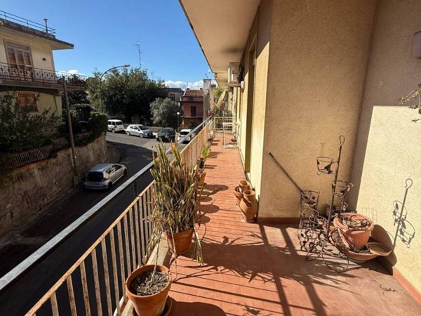 appartamento in vendita a Valverde(CT)