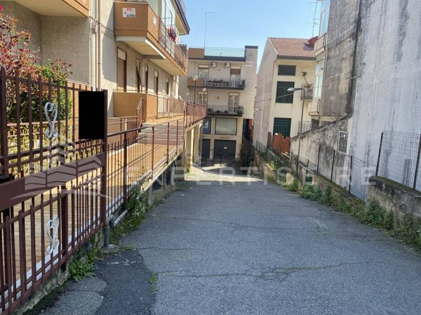 locale commerciale in vendita a Viagrande