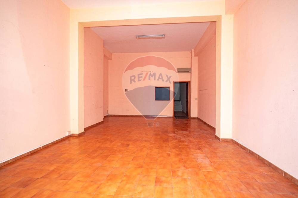 negozio in vendita a Viagrande