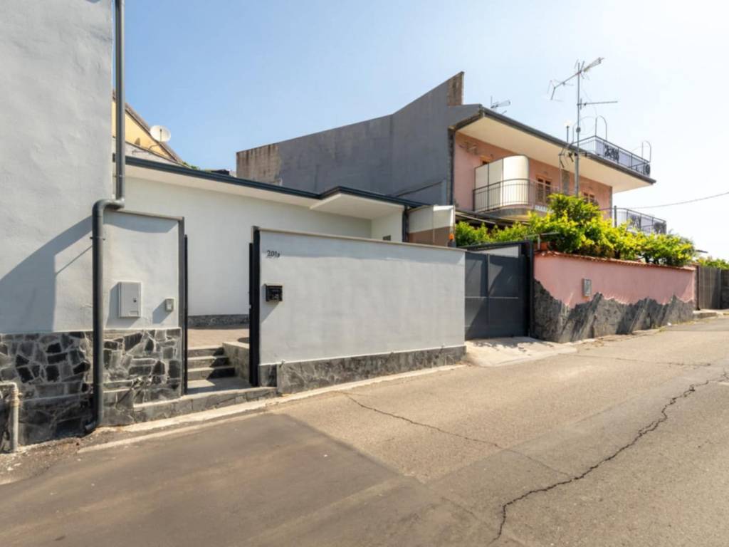 casa indipendente in vendita a Viagrande