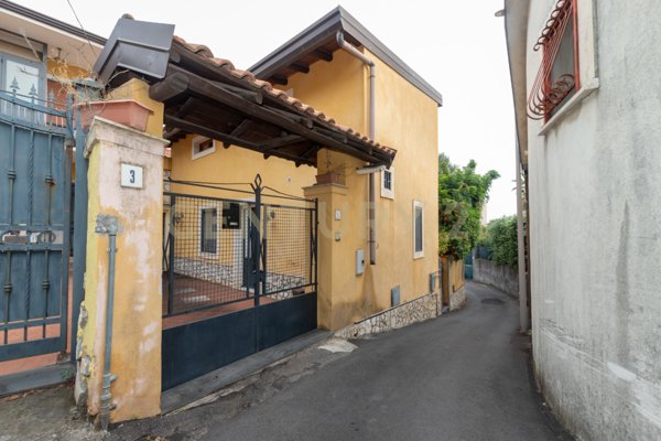 casa indipendente in vendita a Viagrande