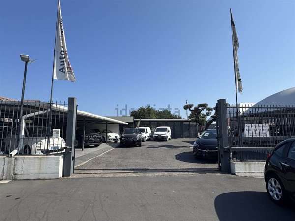 locale commerciale in vendita a Viagrande